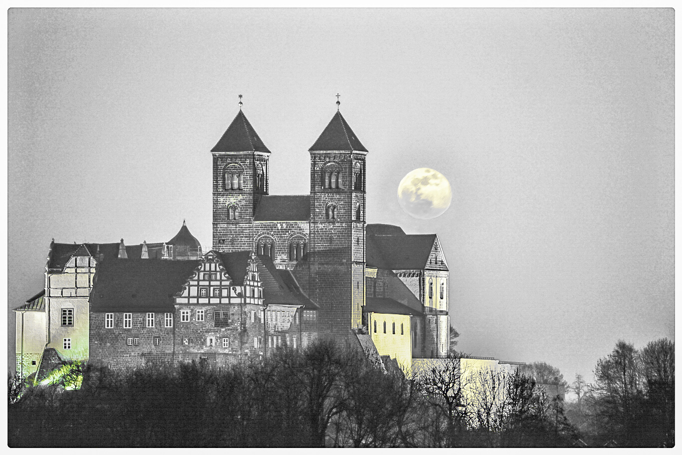 Der Schlossberg Quedlinburg im Vollmond