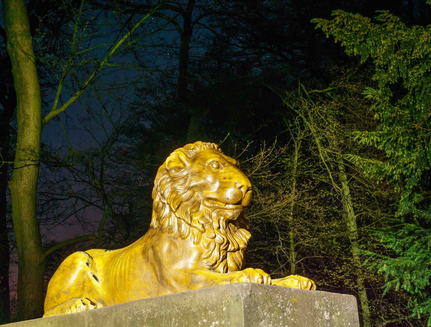 Der Schloßpark in Ballenstedt - Das Löwendenkmal