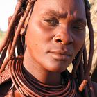 Der Schmuck der Himba-Frauen kann bis zu 12 kg wiegen