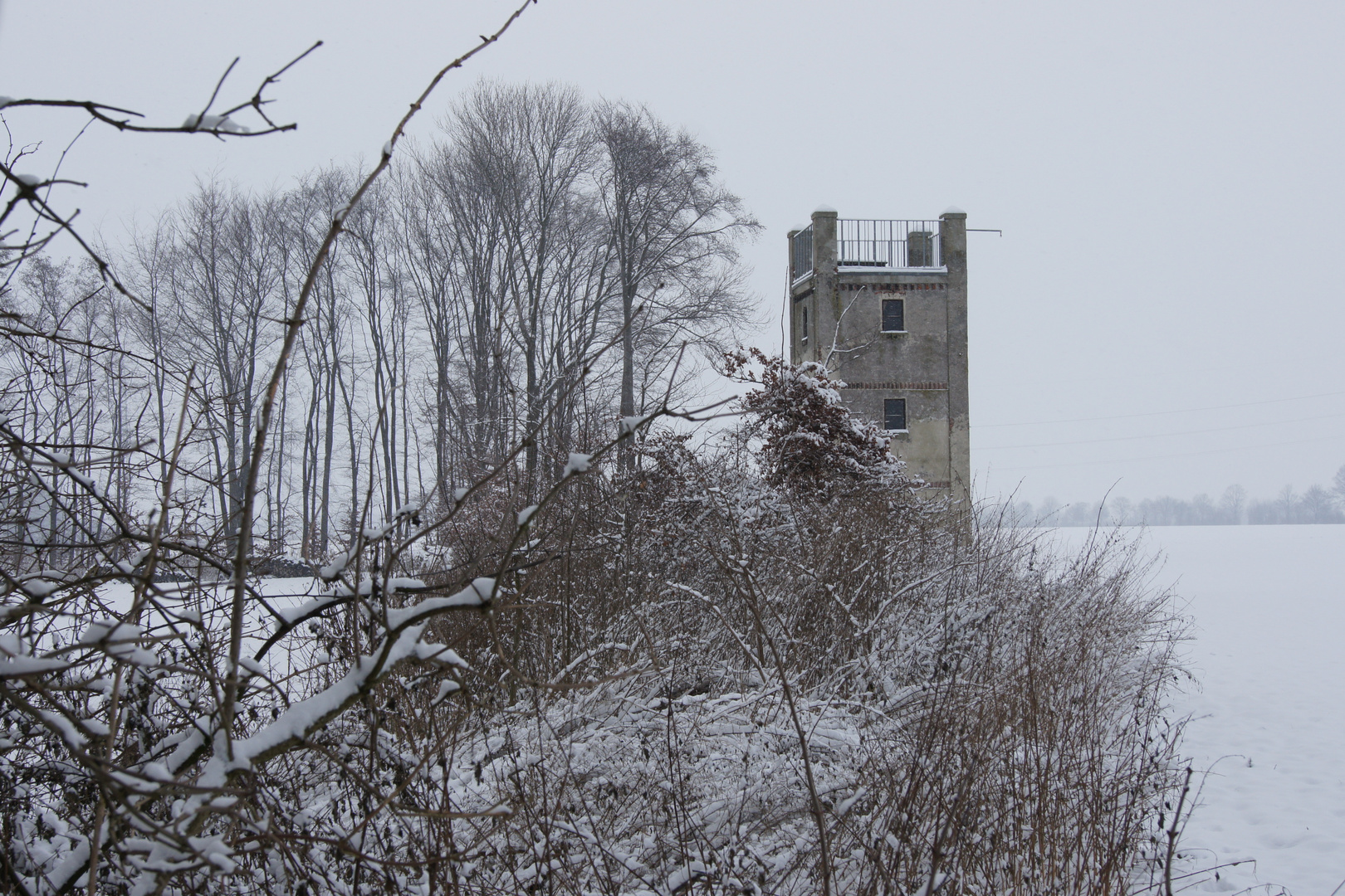 Der Schnee liegt "Turm"-hoch !