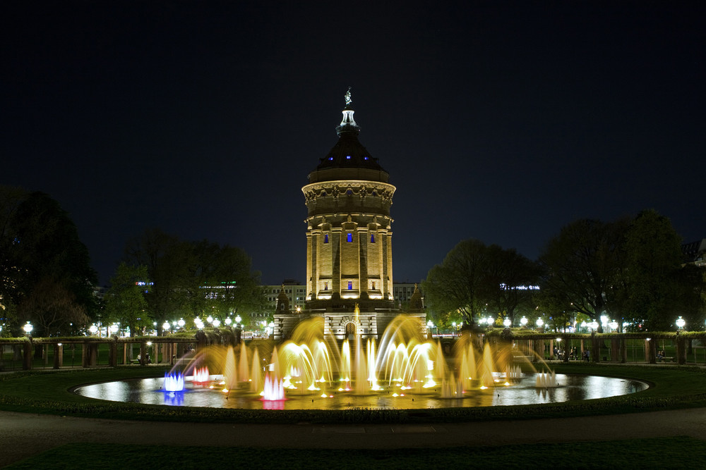 Der schöne Wasserturm in Mannheim