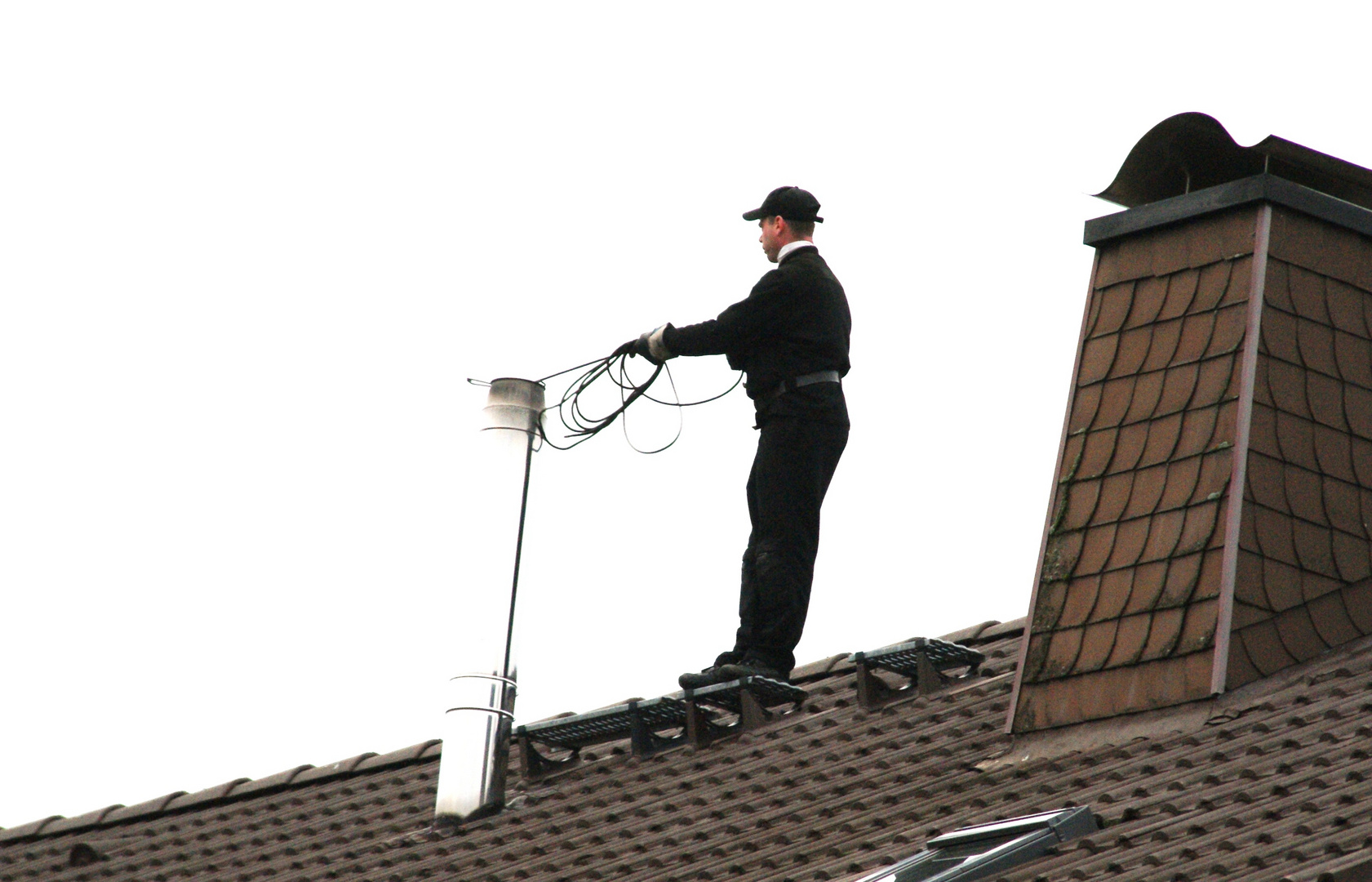 Der schwarze Mann auf dem Dach