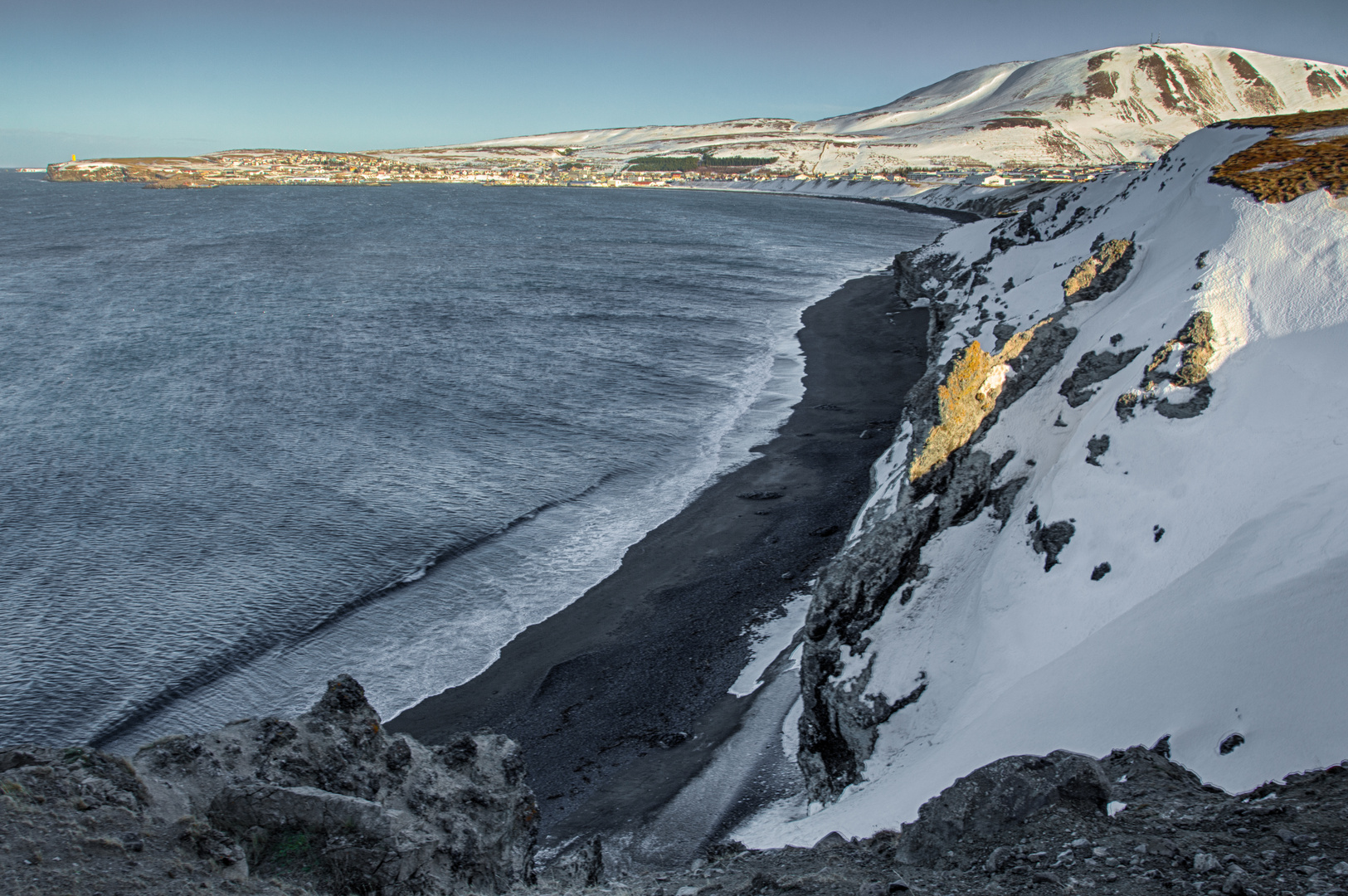 der schwarze Strand von Husavik