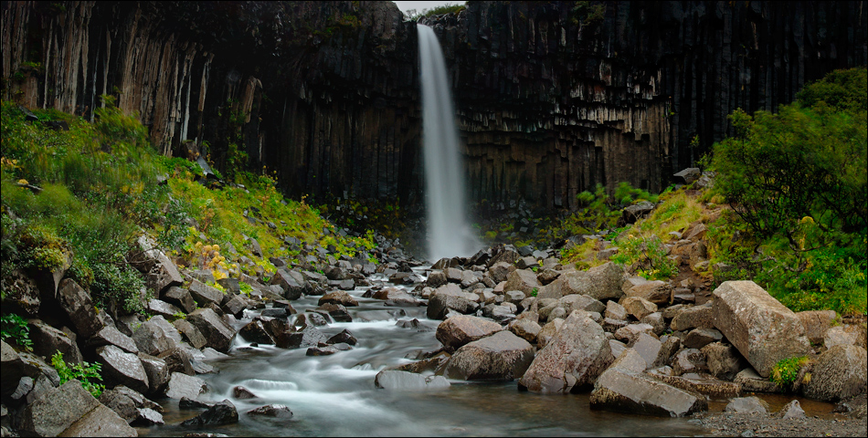 Der schwarze Wasserfall