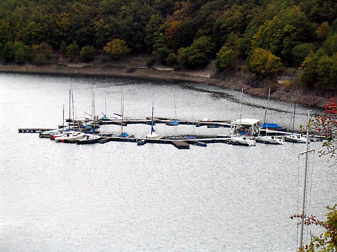 Der schwimmende Segelyachthafen 2