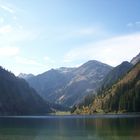 Der See am Berg im Sommer