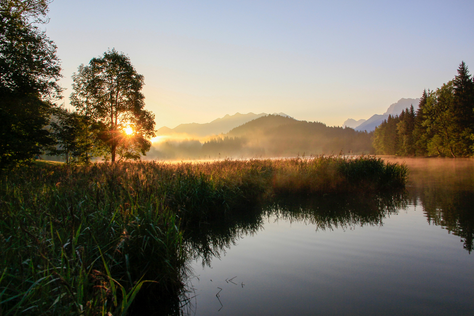 Der See dampft