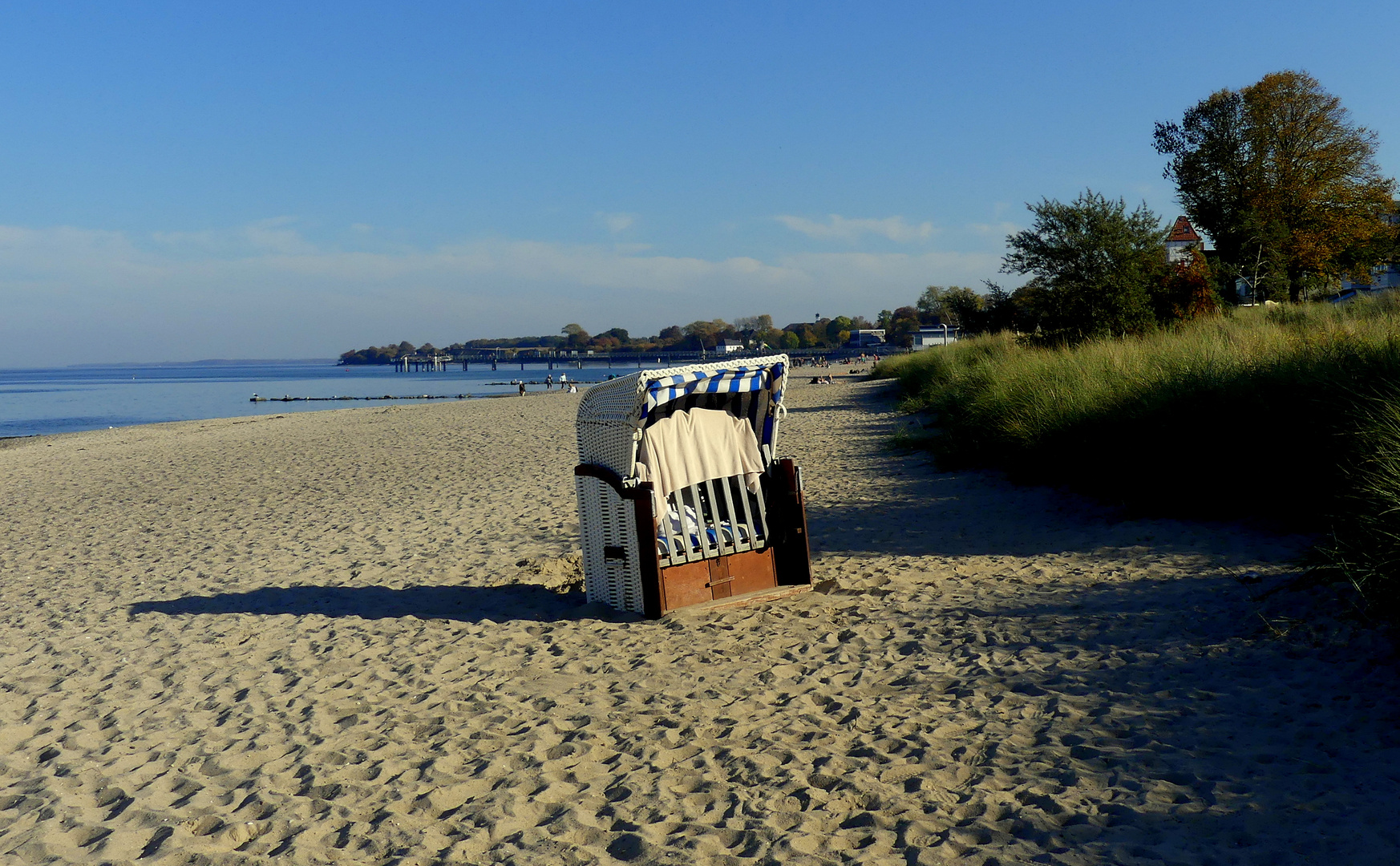 Der See den Rücken