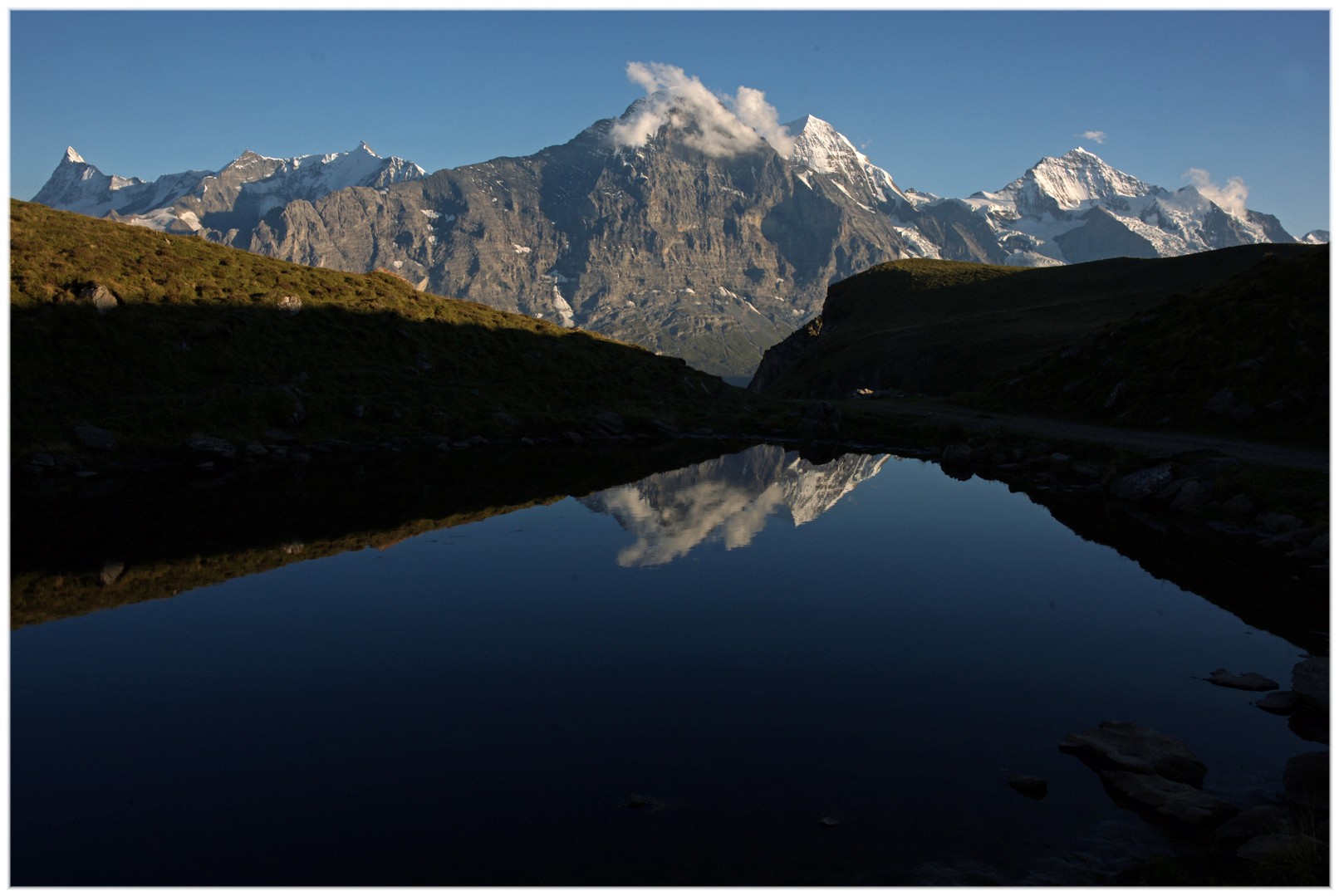 der See im Dunkeln