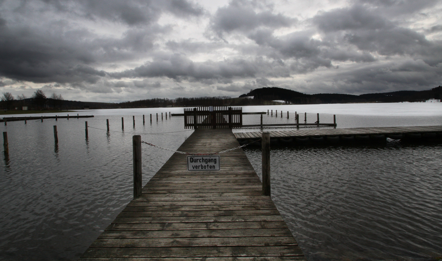 Der See taut auf