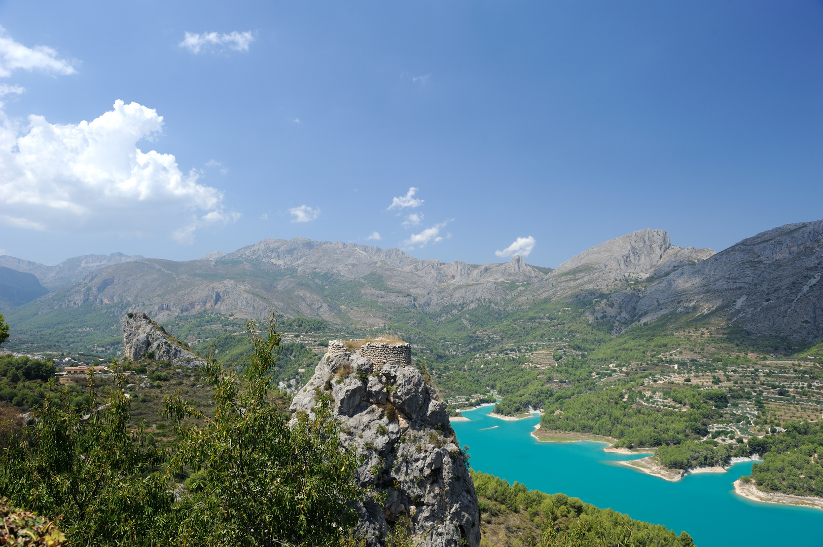 Der See von Guadalest