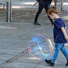 der Seifenblasenfußball-Spieler