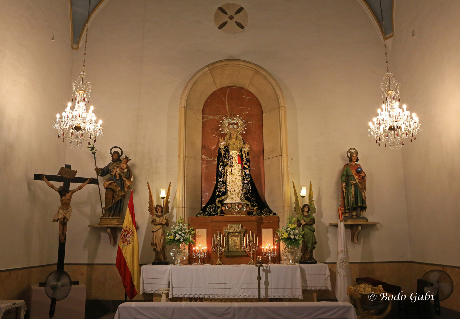 Der Seitenaltar der Iglesia Castrense de Santo Domingo