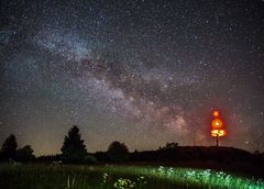 der Sendeturm im Nachthimmel 