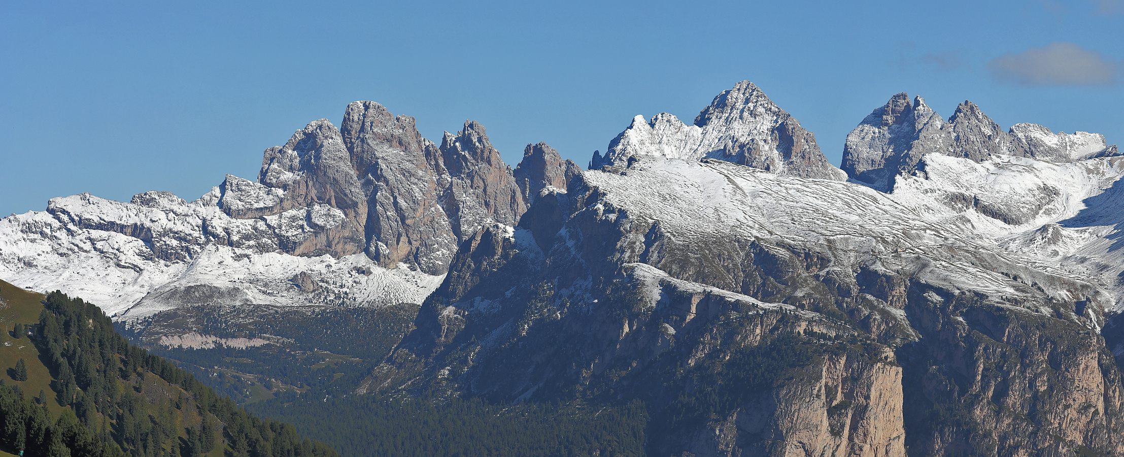 Der Septemberschnee der Vortage war vom Sellajoch auf Sass Rigais 3025m, eine feine Überraschung...