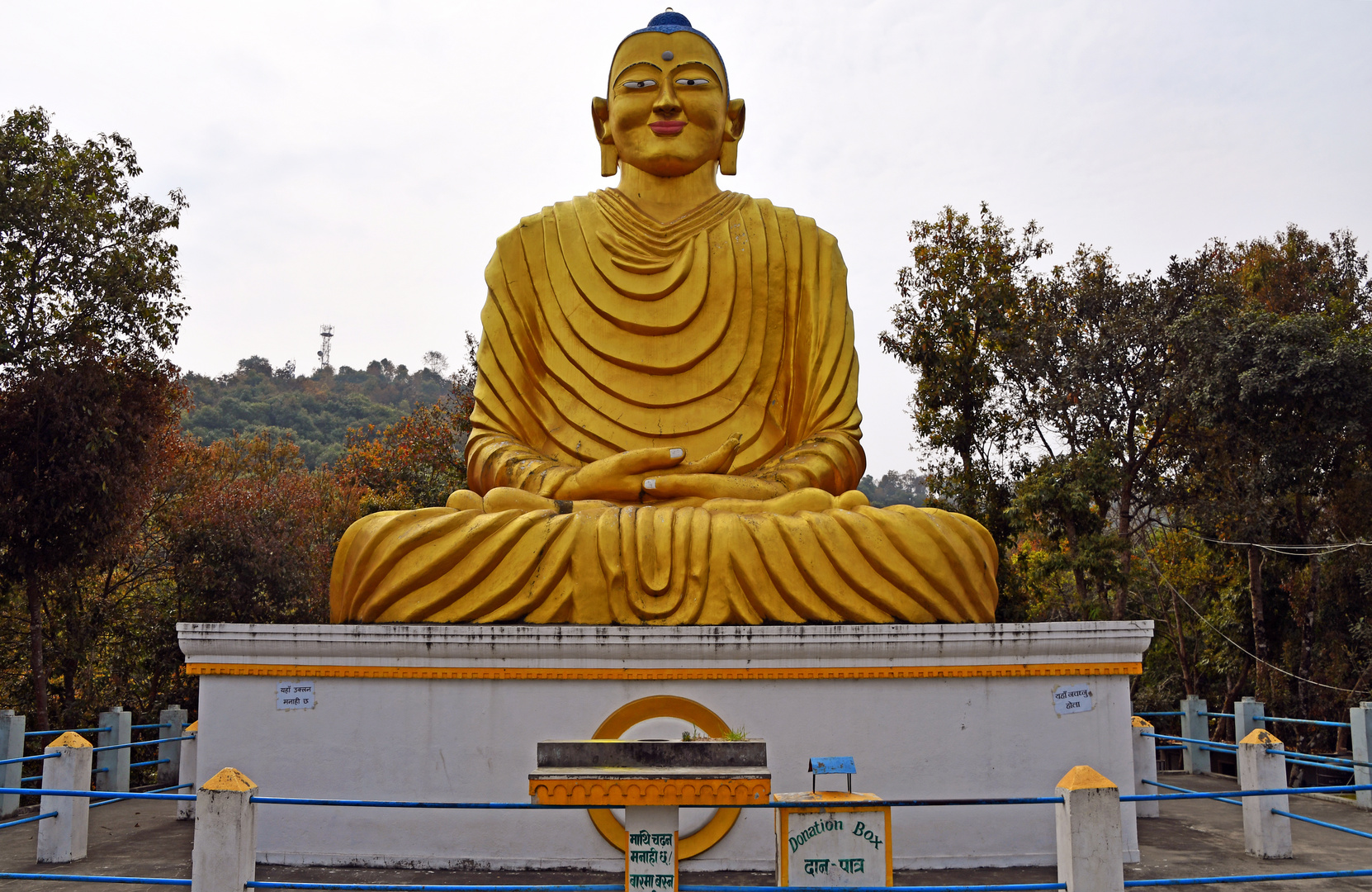 Der Shanti Ban Stupa oberhalb von Dhulikel