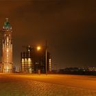 Der Simon-Loschen Leuchtturm und das Schleusenhaus am "Neuen Hafen" von Bremerhaven.