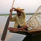 Der sitzende Beinruderer am Inle Lake