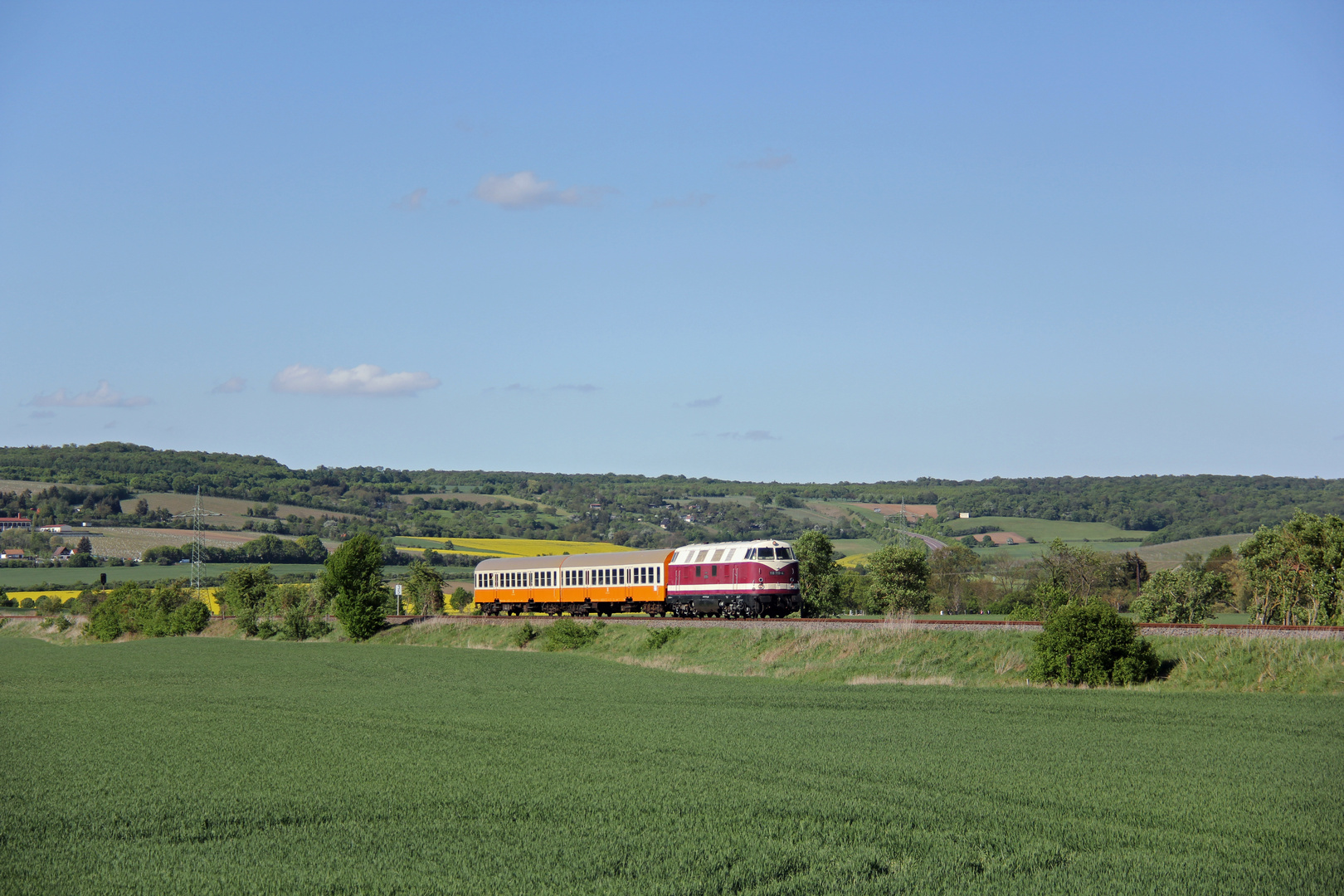 Der Sonderzug am 01.05.2018 an der Unstrut