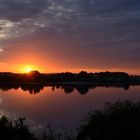 der Sonnenaufgang über der Elbe