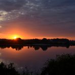 der Sonnenaufgang über der Elbe