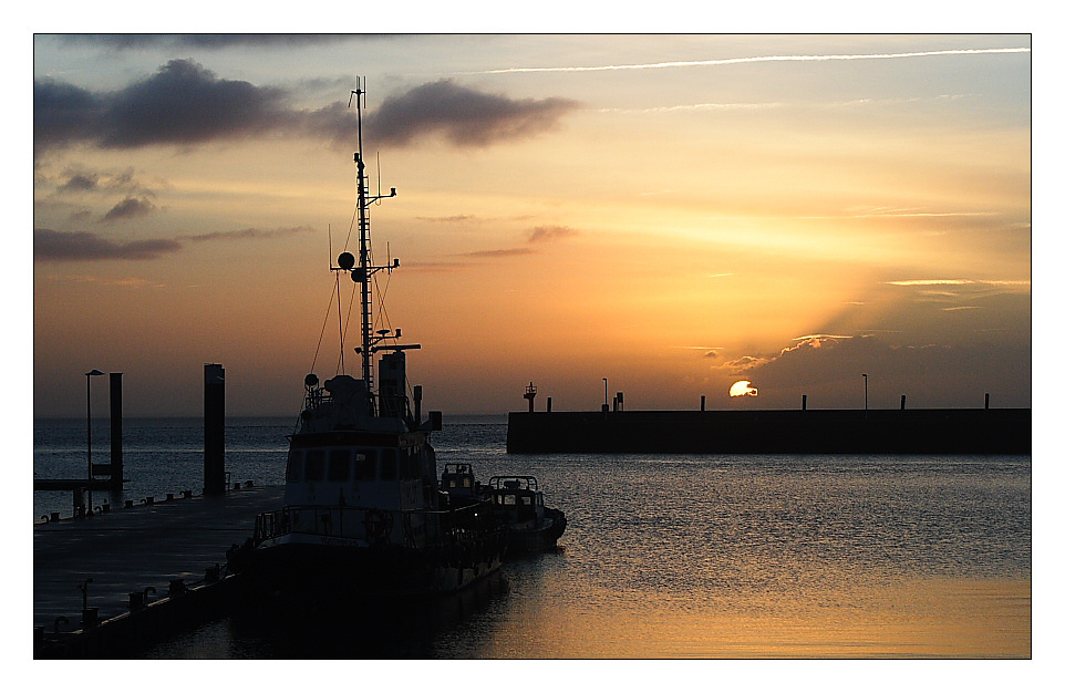 Der Sonnenaufgang vor Weihnachten am Nassauhafen