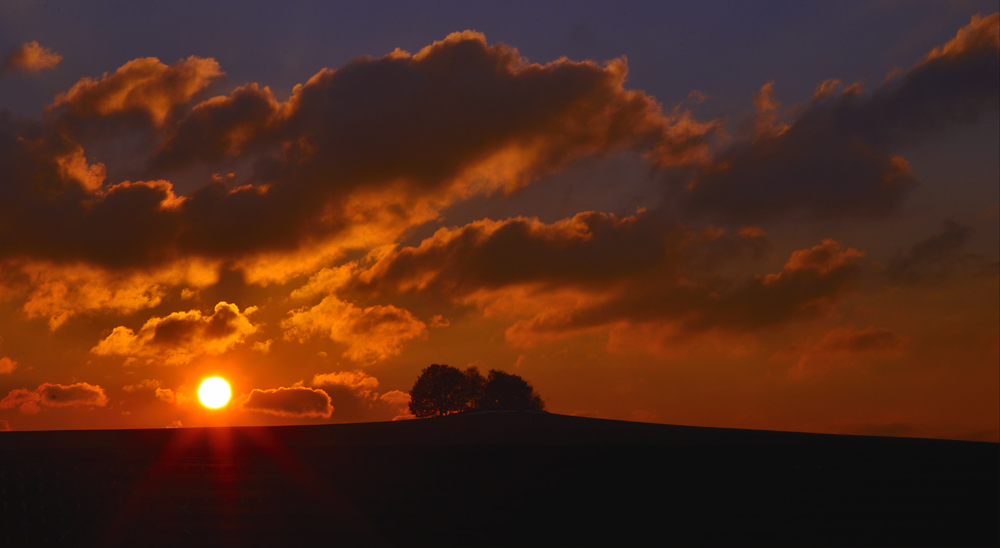 Der Sonnenuntergang an der Landstraße…,