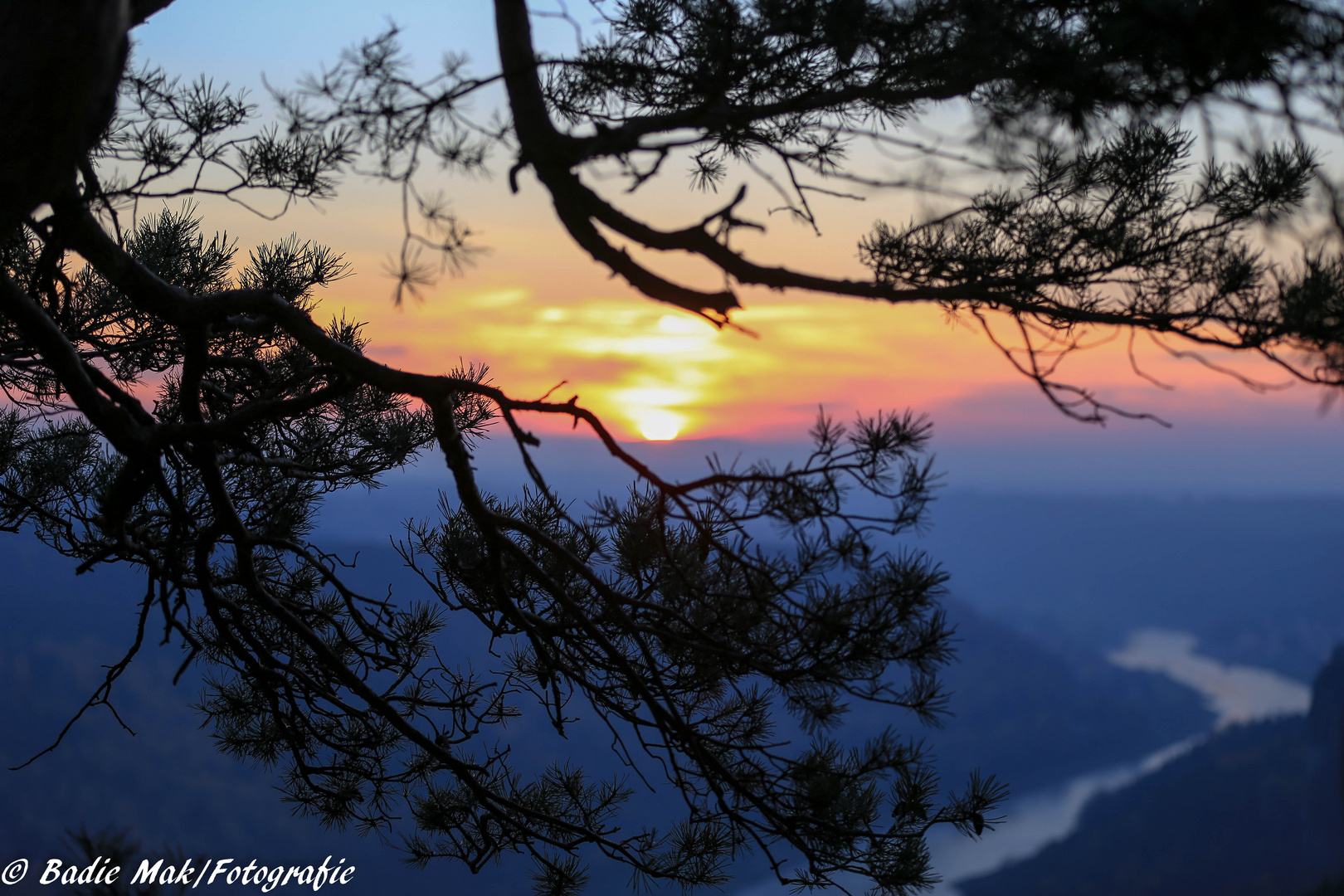 Der Sonnenuntergang in der sächsischen Schweiz
