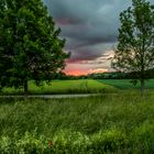 Der Sonnenuntergang nach Gewitter