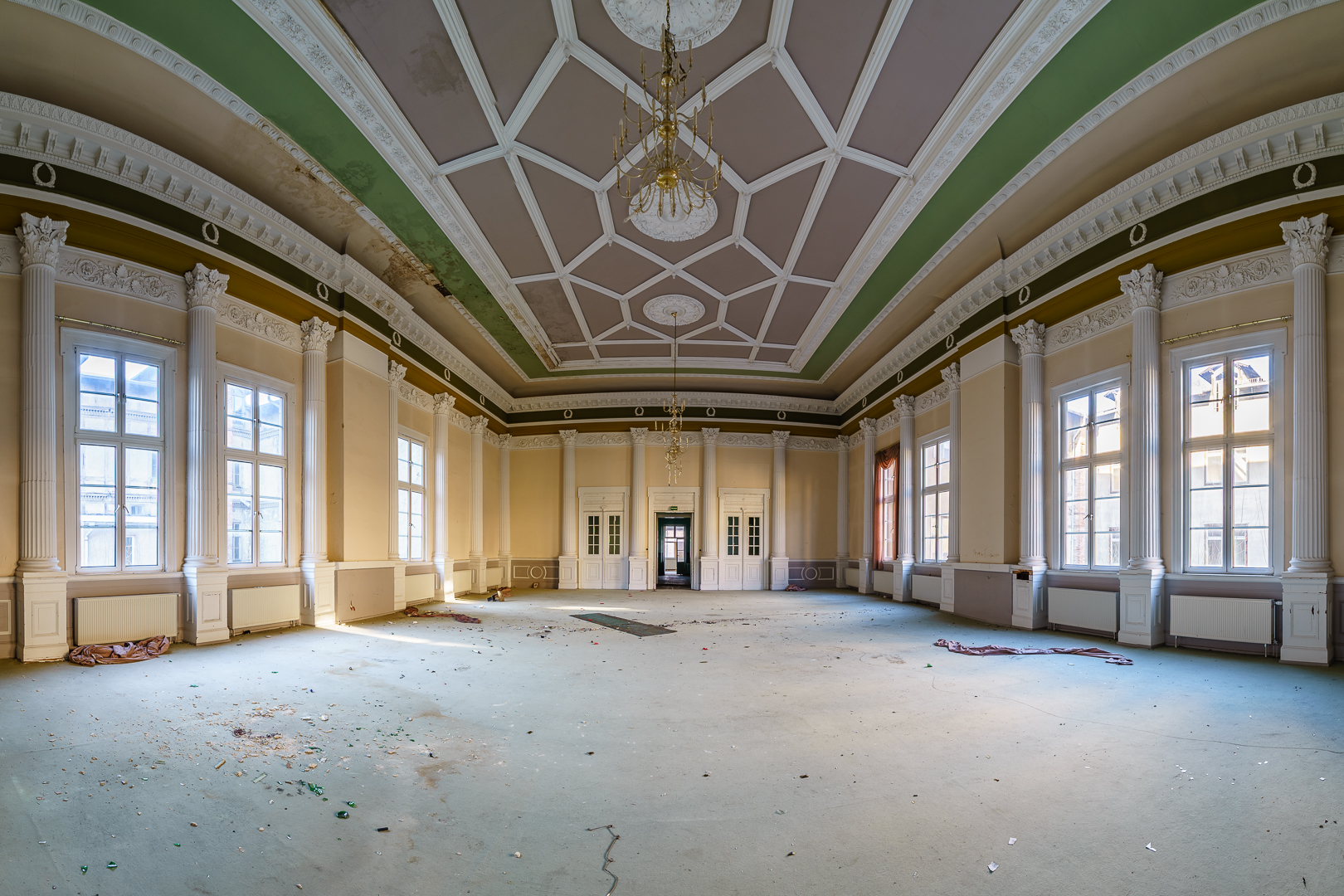 Der Speisesaal Foto & Bild | architektur, marodes, lost places Bilder