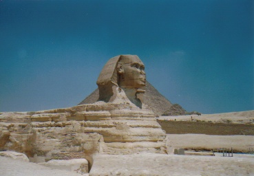 Der Sphinx vor der Chephren- Pyramide