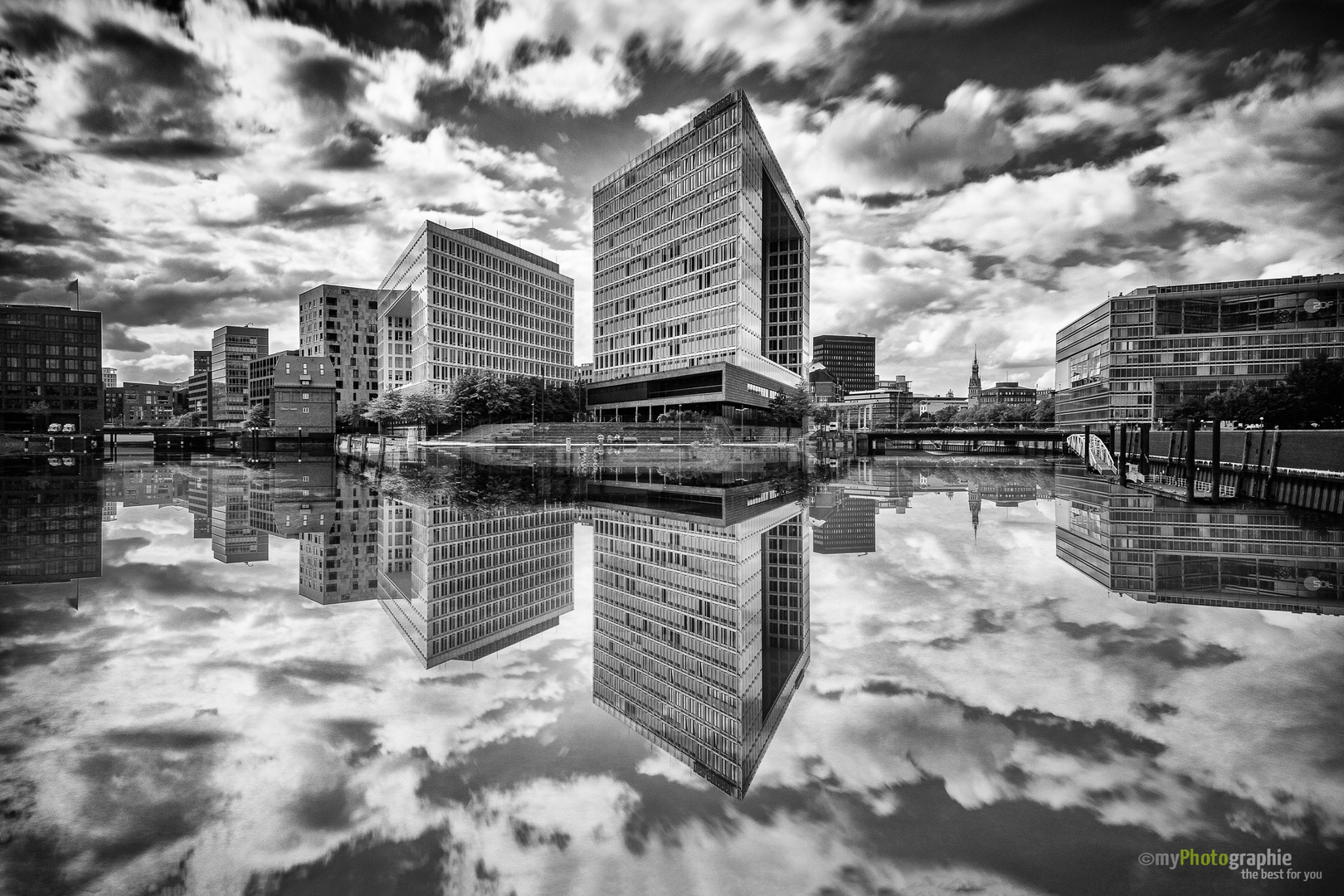 Der Spiegel mit Spiegelung in Hamburg