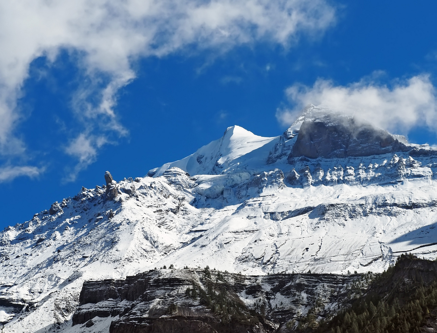 Der "Spitze Stein" in Kandersteg ist abgebrochen! 1. Foto - La Pointe en forme de dent est tombée...