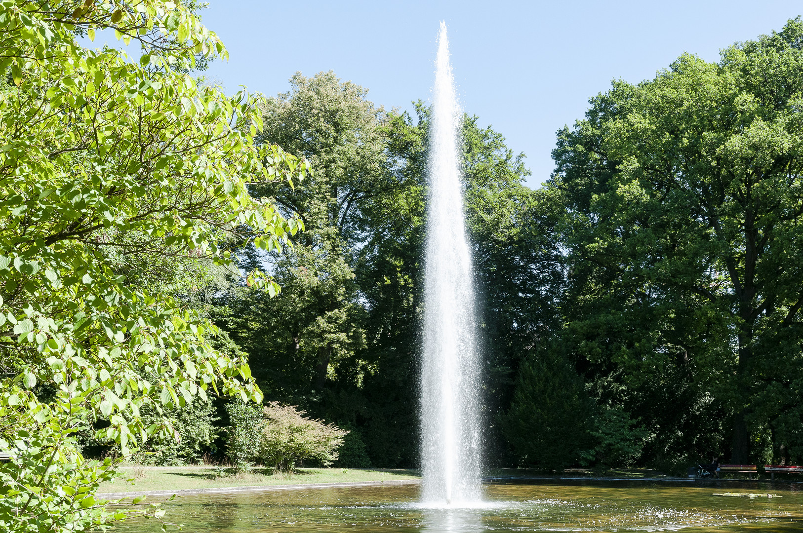 Der Springbrunnen im Wittelsbacher Park in Augsburg