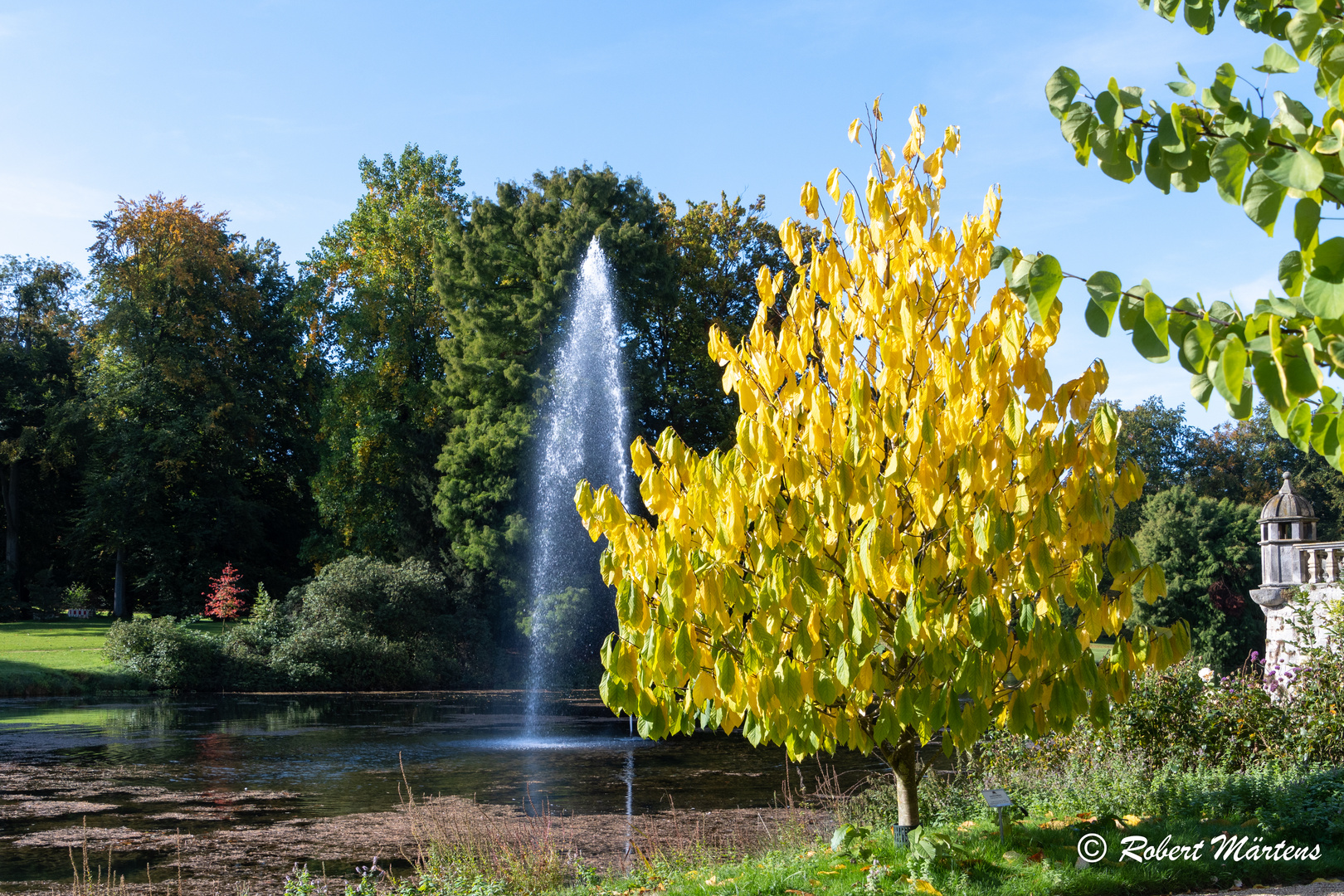 Der Springbrunnen vor Schloß Dyck