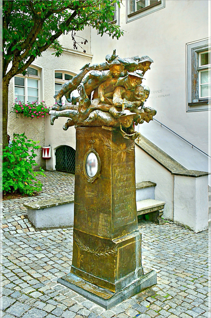 der „Spuckbrunnen“ vor dem Pfaffenturm