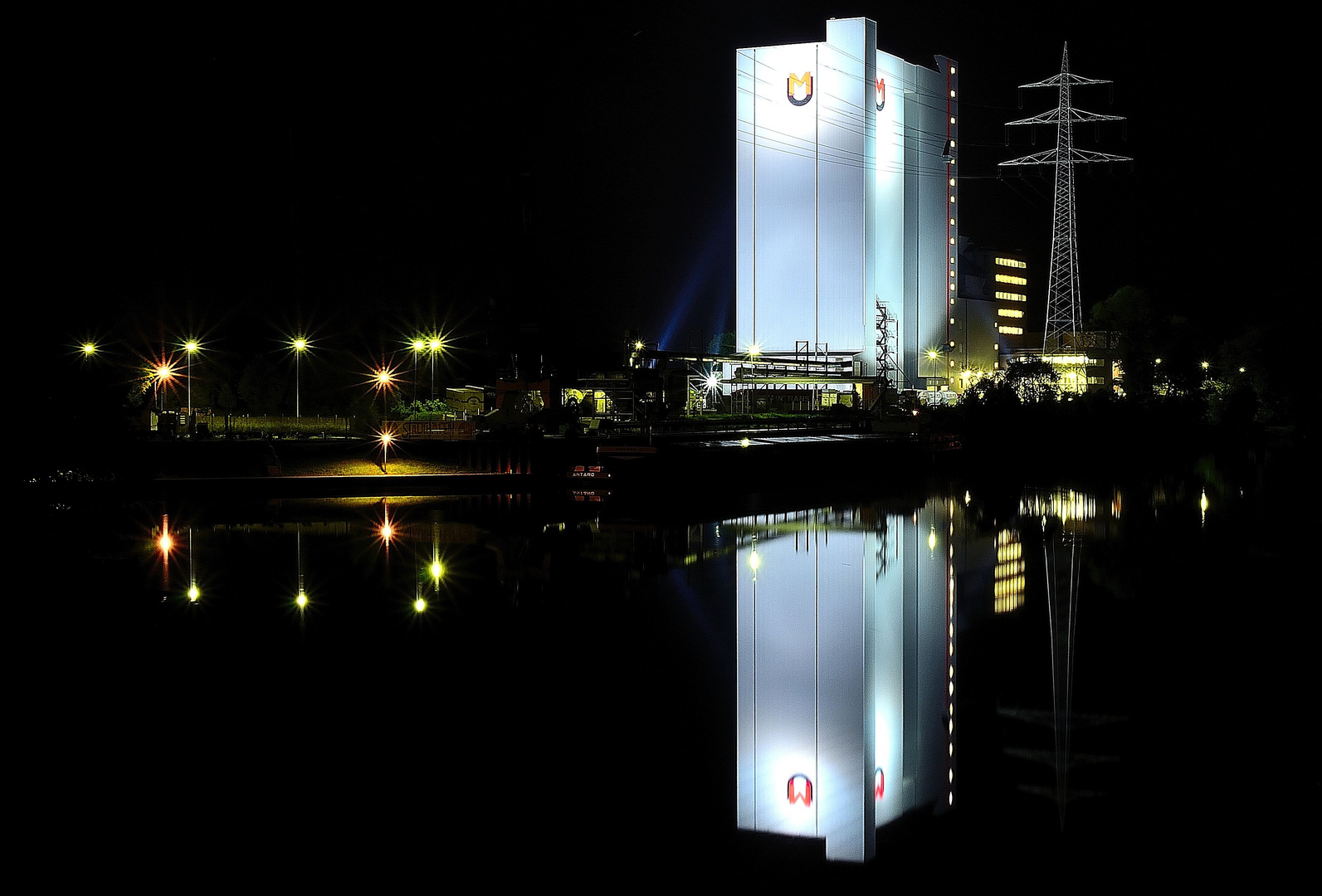 Der Stadthafen in Herne bei Nacht