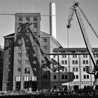 Der Stadthafen in Münster - Flechtheimspeicher mit Lastenkran und seinem Schatten