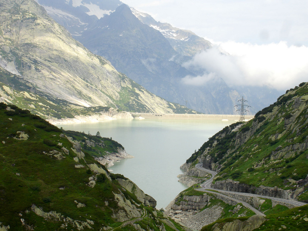 Der Stausee auf der Grimsel