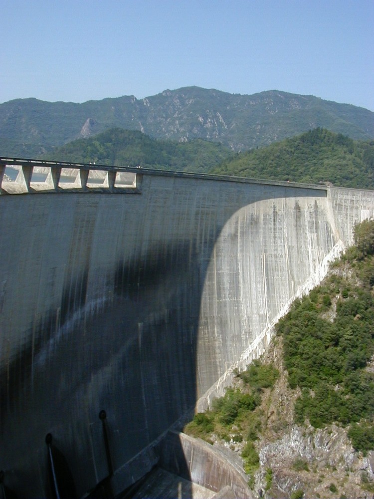 Der Stausee des Rio Ter