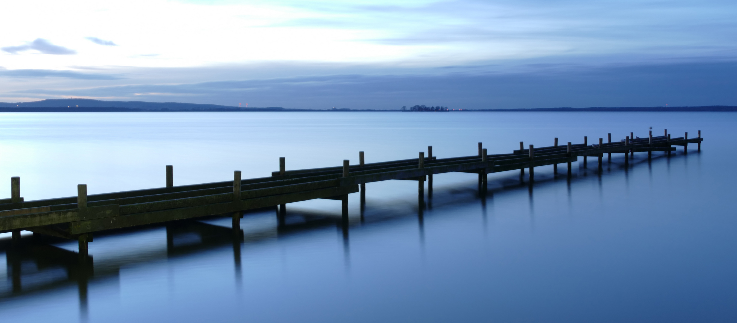 Der Steg am Winterabend