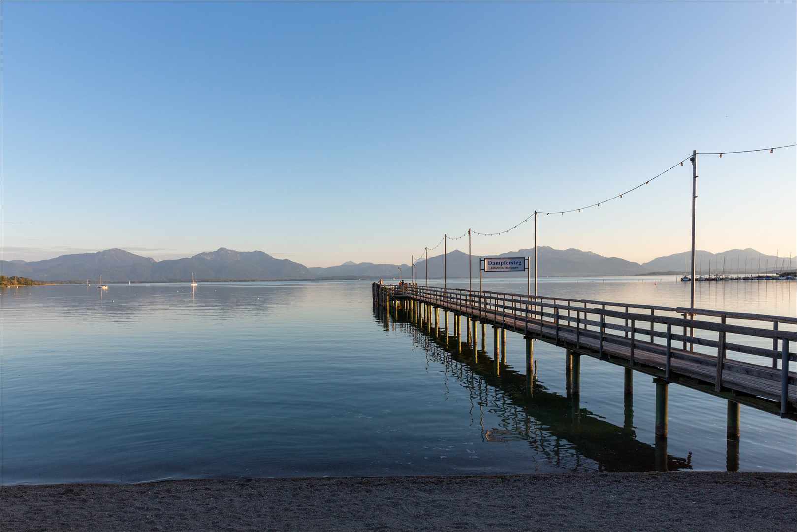 der steg, der see und die abendsonne.