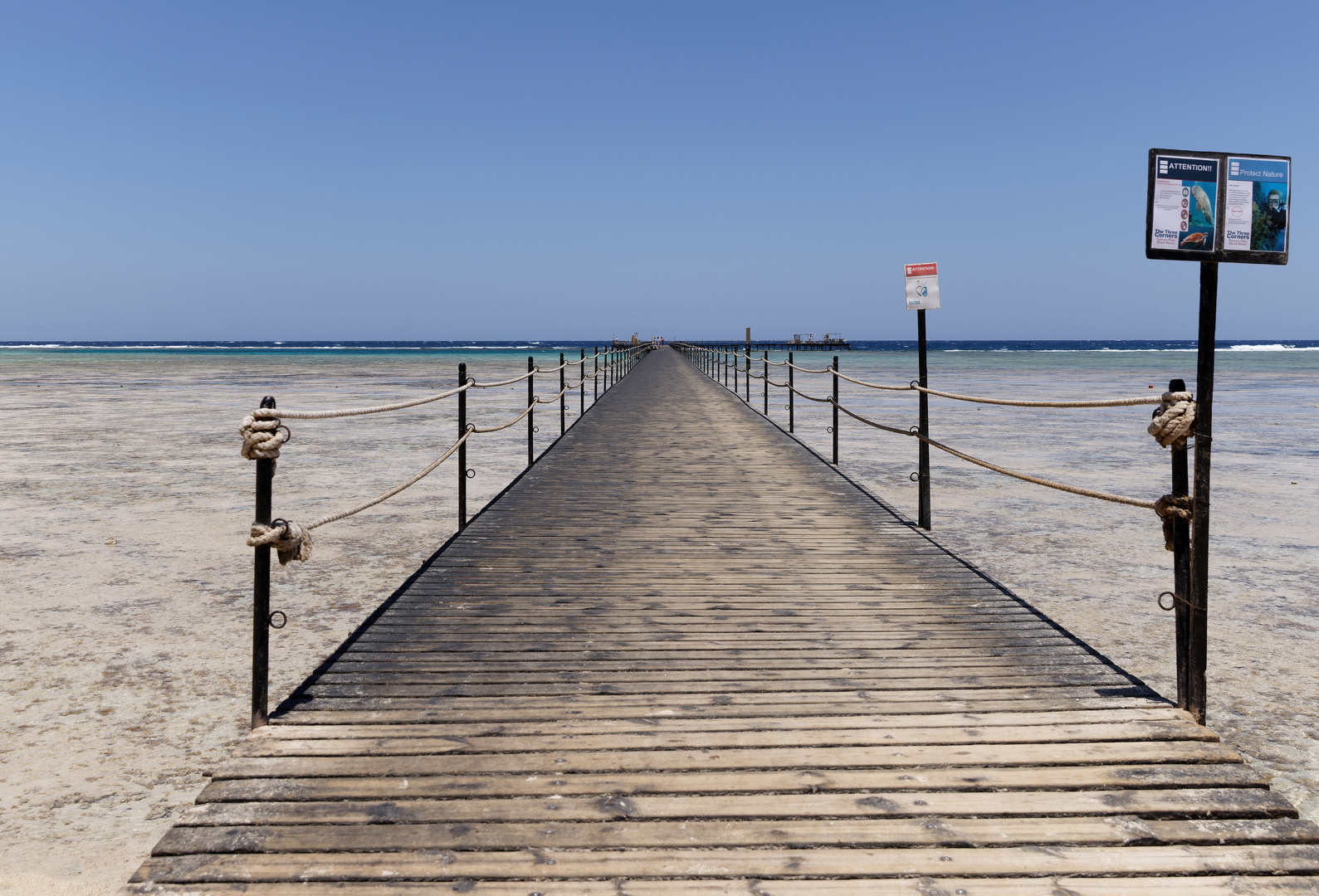 Der Steg ins Rote Meer