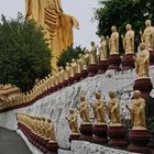 der stehende Große Buddha 