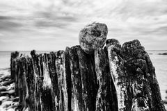 Der Stein auf altem Holz!