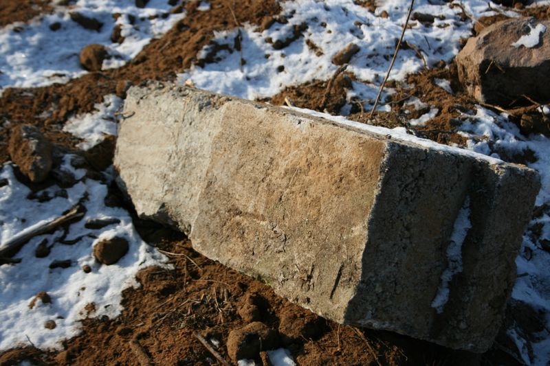 Der Stein auf dem Feld