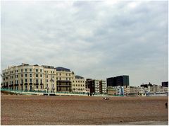 Der steinige Strand von Brighton.