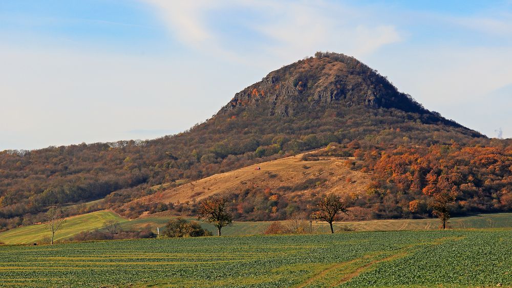 Der Steppenberg Mila im Böhmischen Mittelgebirge am Reformationstag...