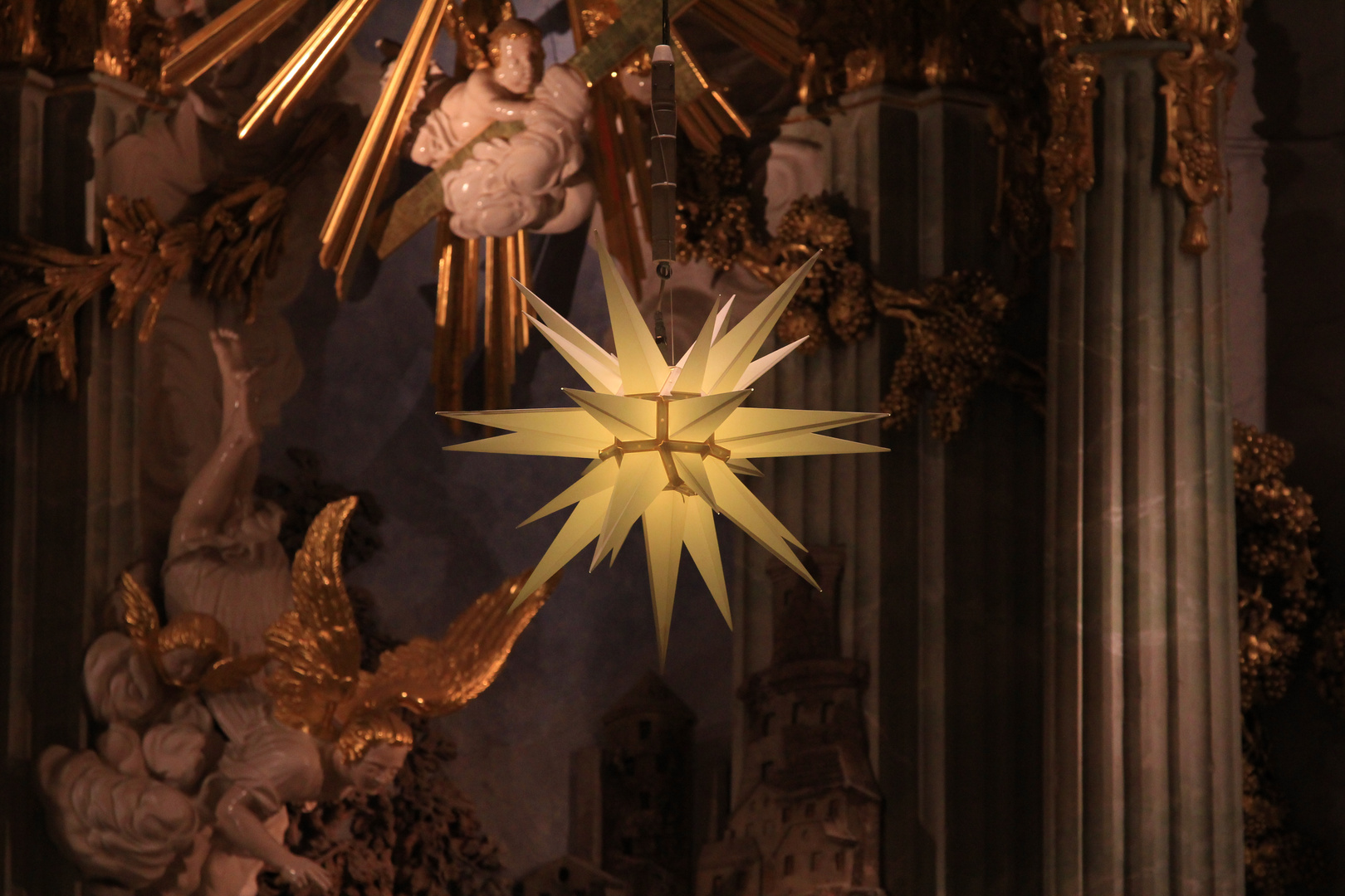 Der Stern über dem Altar...