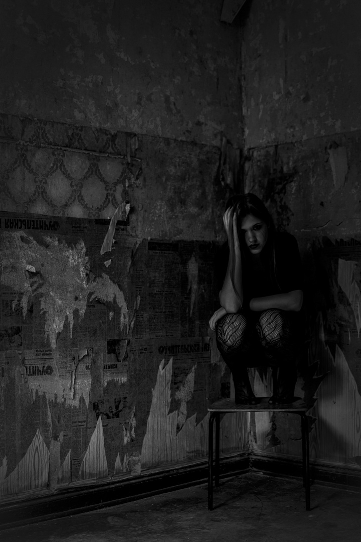 der stille Stuhl Foto & Bild | model, chair, drama Bilder ...
